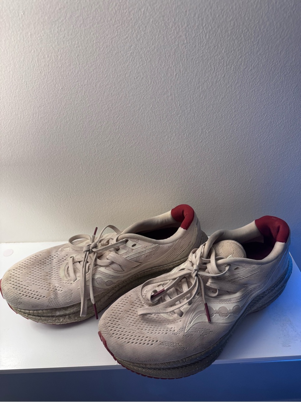Saucony Women’s Beige Running Shoes with Red Accent